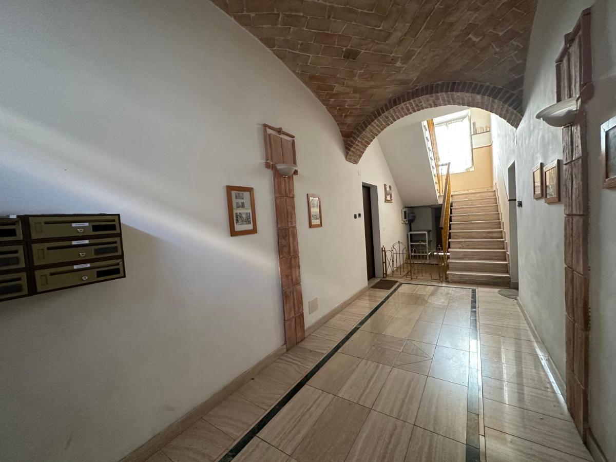 Casa Susanna - Delizioso Piano Terra, Centralissimo, Superservito, Tranquillo, Appena Fuori Ztl Parcheggio Libero Terni Extérieur photo